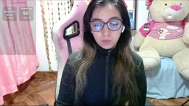 Maggie Fox3 online show from 10/24/25, 01:46