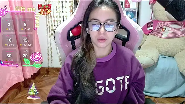 Maggie Fox3 online show from 11/04/25, 02:21