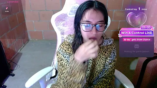 Snapshot of Maggie_Fox3 chatting on 05/19/26, 01:22 Maggie Fox3 online show from 05/19/26, 01:22