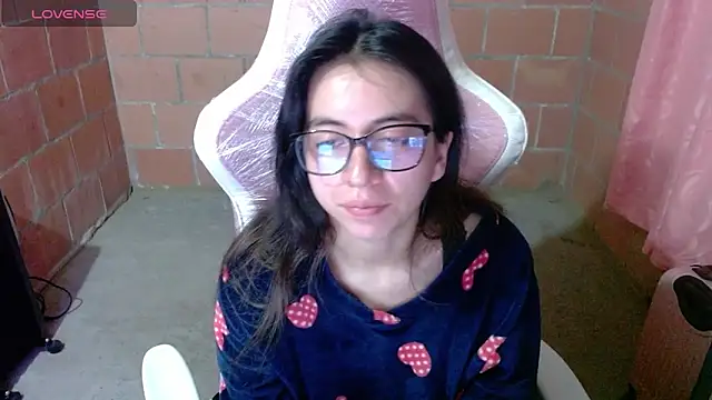 Snapshot of Maggie_Fox3 chatting on 05/30/26, 01:35 Maggie Fox3 online show from 05/30/26, 01:35