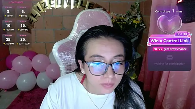 Snapshot of Maggie_Fox3 chatting on 06/05/26, 03:02 Maggie Fox3 online show from 06/05/26, 03:02