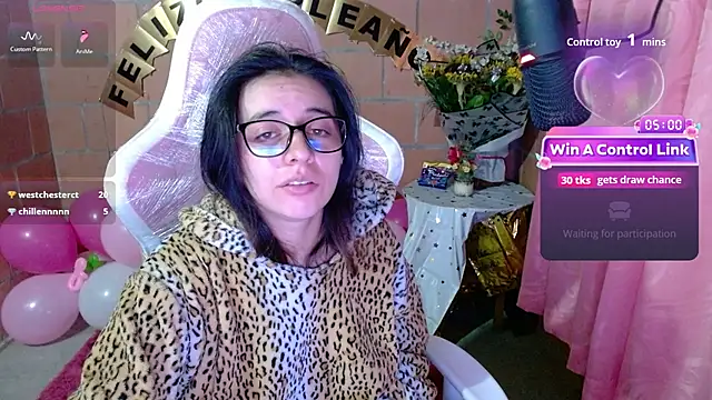 Snapshot of Maggie_Fox3 chatting on 06/07/26, 01:10 Maggie Fox3 online show from 06/07/26, 01:10