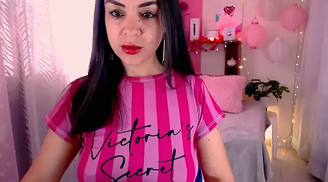Snapshot of LATINGODDESS_X chatting on 03/18/25, 03:31 LATINGODDESS X online show from 03/18/25, 03:31