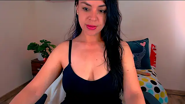 Snapshot of LATINGODDESS_X chatting on 06/19/26, 03:05 LATINGODDESS X online show from 06/19/26, 03:05