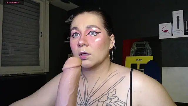 Snapshot of Enotika chatting on 09/17/25, 10:44 Enotika online show from 09/17/25, 10:44