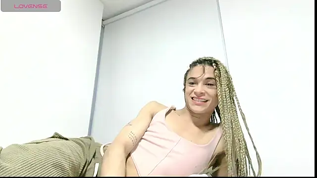 Snapshot of stormytt_ chatting on 05/24/26, 10:42 stormytt online show from 05/24/26, 10:42