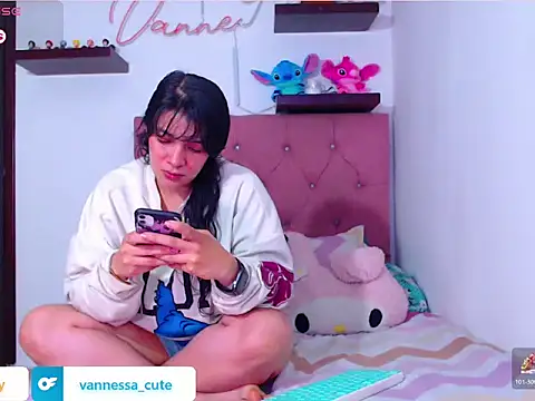 Snapshot of Vannessa__Shy chatting on 10/26/25, 10:25 Vannessa  Shy online show from 10/26/25, 10:25