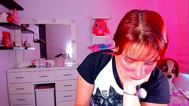 Snapshot of Vannessa__Shy chatting on 06/11/26, 03:43 Vannessa Shy online show from 06/11/26, 03:43