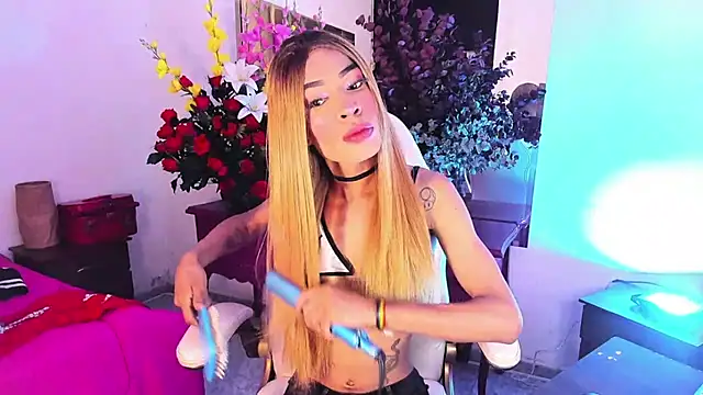 Snapshot of devorahorney chatting on 02/14/25, 04:04 devorahorney online show from 02/14/25, 04:04