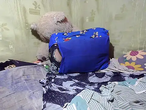 Snapshot of Alora-shine chatting on 03/09/25, 10:41 Alora-shine online show from 03/09/25, 10:41