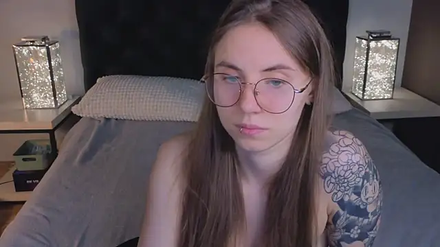 Snapshot of _AnnaStark_ chatting on 09/18/25, 08:22 AnnaStark online show from 09/18/25, 08:22