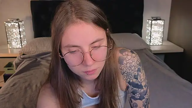 Snapshot of _AnnaStark_ chatting on 09/19/25, 08:20 AnnaStark online show from 09/19/25, 08:20