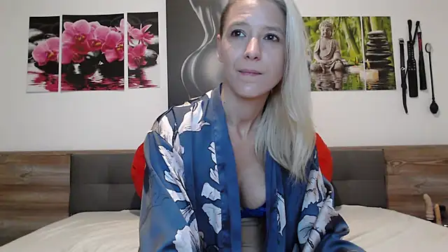 Naschkatze01 online show from 10/13/25, 06:35