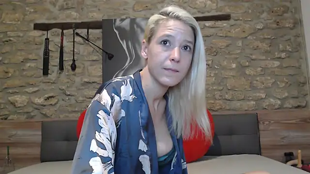 Naschkatze01 online show from 12/17/25, 10:32