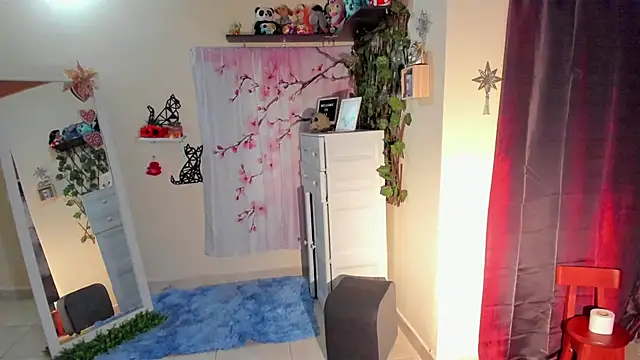 annyluna1 online show from 12/17/25, 12:05