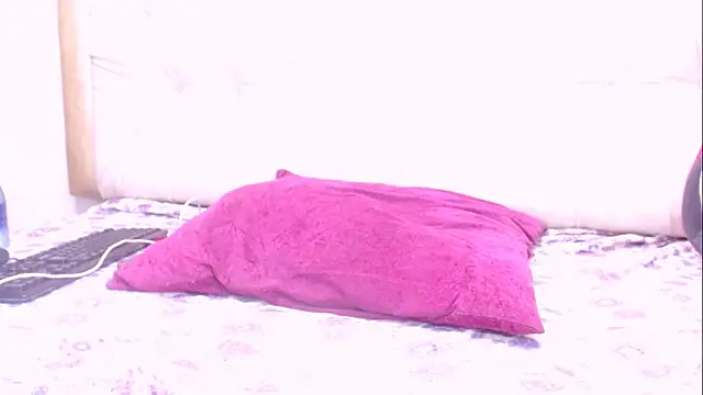 Snapshot of ZoeRoss2u chatting on 01/10/26, 10:25 ZoeRoss2u online show from 01/10/26, 10:25