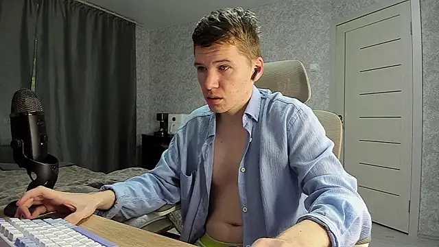 Snapshot of Bananas_dick chatting on 05/30/26, 06:32 Bananas dick online show from 05/30/26, 06:32