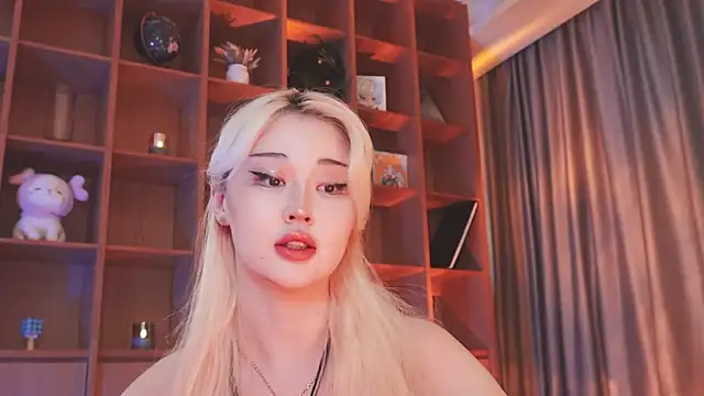 hyun chia online show from 11/04/25, 01:38