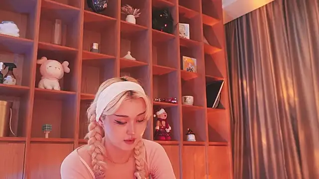 hyun chia online show from 11/25/25, 02:11