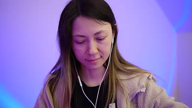 Snapshot of chibi_moon_ chatting on 03/14/25, 11:43 chibi moon online show from 03/14/25, 11:43