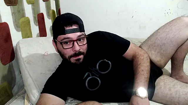 Snapshot of lucasprloco chatting on 12/13/24, 01:04 lucasprloco online show from 12/13/24, 01:04