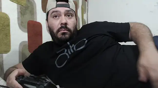 Snapshot of lucasprloco chatting on 12/17/24, 11:49 lucasprloco online show from 12/17/24, 11:49
