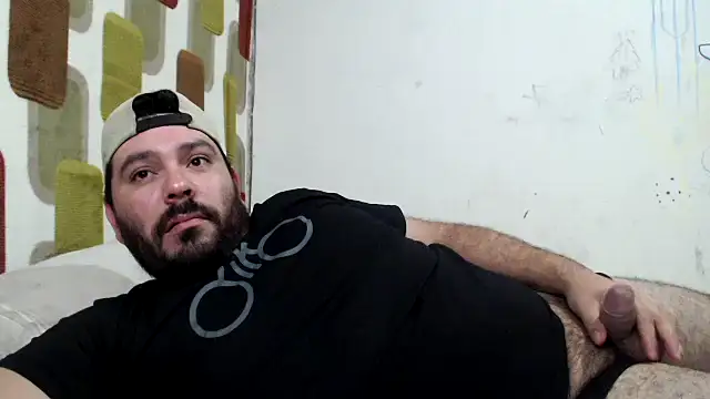 Snapshot of lucasprloco chatting on 12/19/24, 12:13 lucasprloco online show from 12/19/24, 12:13