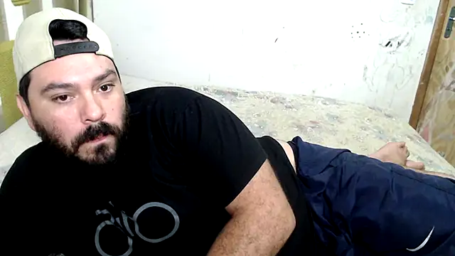 Snapshot of lucasprloco chatting on 01/19/25, 10:06 lucasprloco online show from 01/19/25, 10:06