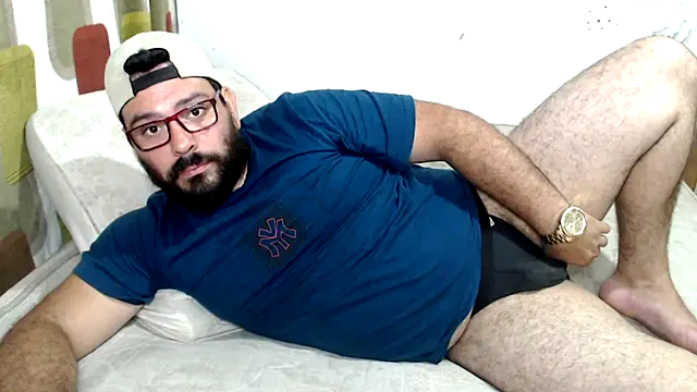 Snapshot of lucasprloco chatting on 02/01/25, 10:23 lucasprloco online show from 02/01/25, 10:23