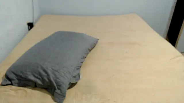 Snapshot of lucasprloco chatting on 02/15/25, 02:15 lucasprloco online show from 02/15/25, 02:15