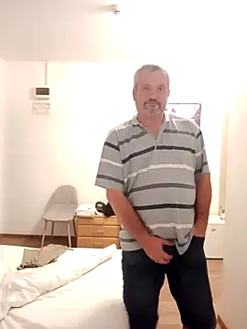 razvannn81 online show from 09/13/25, 06:18