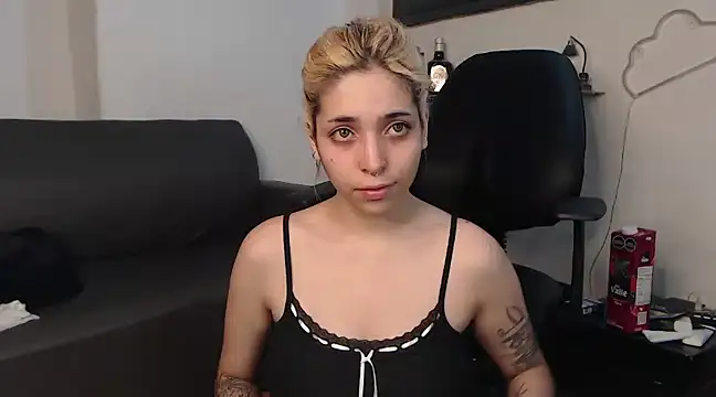 Snapshot of MaryJannes chatting on 03/15/25, 06:03 MaryJannes online show from 03/15/25, 06:03