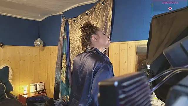 Snapshot of VanessaDoyle chatting on 03/04/25, 01:23 VanessaDoyle online show from 03/04/25, 01:23