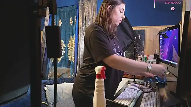 Snapshot of VanessaDoyle chatting on 03/21/25, 06:51 VanessaDoyle online show from 03/21/25, 06:51