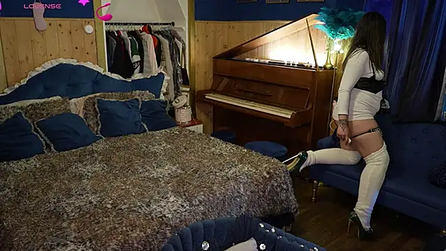 Snapshot of VanessaDoyle chatting on 09/13/25, 09:03 VanessaDoyle online show from 09/13/25, 09:03