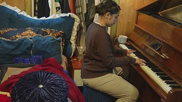 Snapshot of VanessaDoyle chatting on 09/23/25, 04:32 VanessaDoyle online show from 09/23/25, 04:32