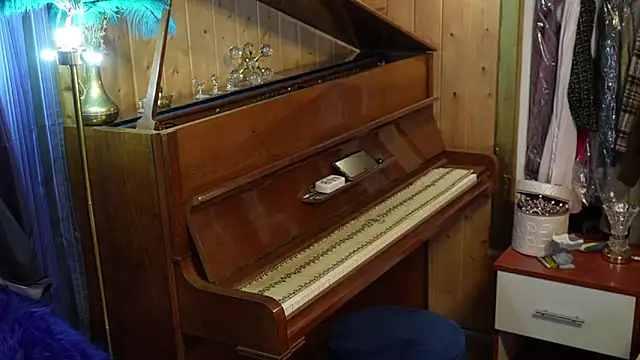 Snapshot of VanessaDoyle chatting on 09/24/25, 02:53 VanessaDoyle online show from 09/24/25, 02:53