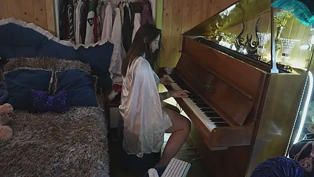 Snapshot of VanessaDoyle chatting on 10/07/25, 01:52 VanessaDoyle online show from 10/07/25, 01:52