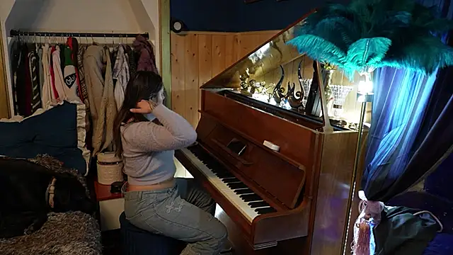 Snapshot of VanessaDoyle chatting on 10/16/25, 04:30 VanessaDoyle online show from 10/16/25, 04:30