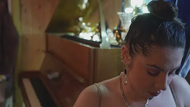 Snapshot of VanessaDoyle chatting on 10/27/25, 08:18 VanessaDoyle online show from 10/27/25, 08:18