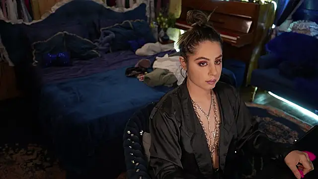 Snapshot of VanessaDoyle chatting on 10/31/25, 03:46 VanessaDoyle online show from 10/31/25, 03:46