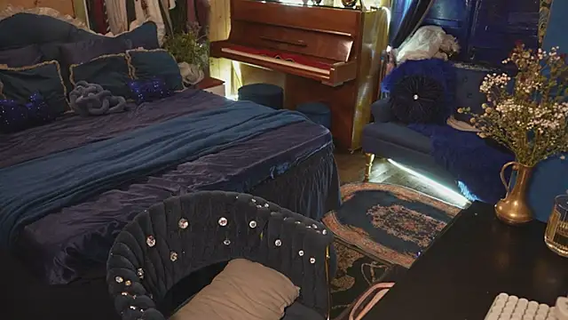 Snapshot of VanessaDoyle chatting on 11/03/25, 06:42 VanessaDoyle online show from 11/03/25, 06:42