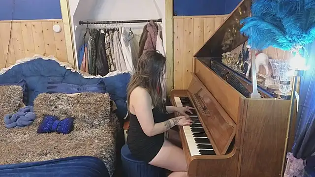 Snapshot of VanessaDoyle chatting on 12/02/25, 04:24 VanessaDoyle online show from 12/02/25, 04:24