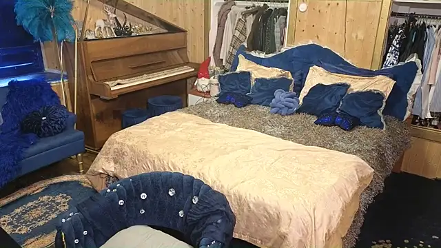 Snapshot of VanessaDoyle chatting on 12/21/25, 10:11 VanessaDoyle online show from 12/21/25, 10:11