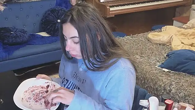 Snapshot of VanessaDoyle chatting on 01/08/26, 12:24 VanessaDoyle online show from 01/08/26, 12:24