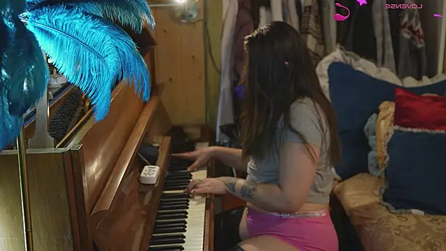 Snapshot of VanessaDoyle chatting on 02/12/26, 06:03 VanessaDoyle online show from 02/12/26, 06:03