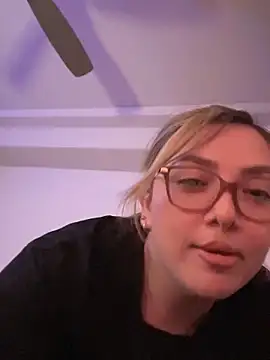 Snapshot of drizzypeach602 chatting on 12/27/24, 05:09 drizzypeach602 online show from 12/27/24, 05:09