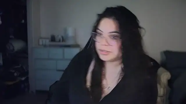 Snapshot of drizzypeach602 chatting on 12/29/24, 03:22 drizzypeach602 online show from 12/29/24, 03:22