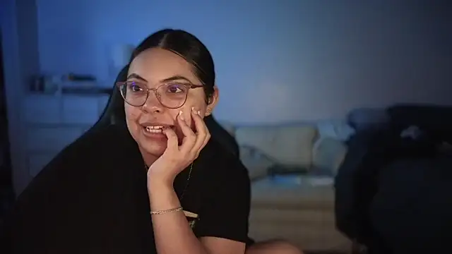 Snapshot of drizzypeach602 chatting on 01/04/25, 02:35 drizzypeach602 online show from 01/04/25, 02:35