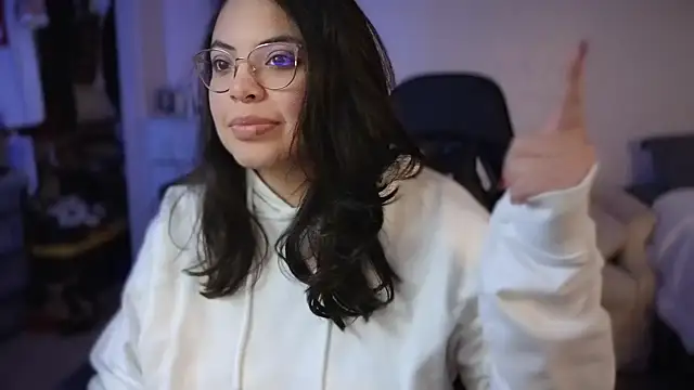 Snapshot of drizzypeach602 chatting on 01/15/25, 08:30 drizzypeach602 online show from 01/15/25, 08:30